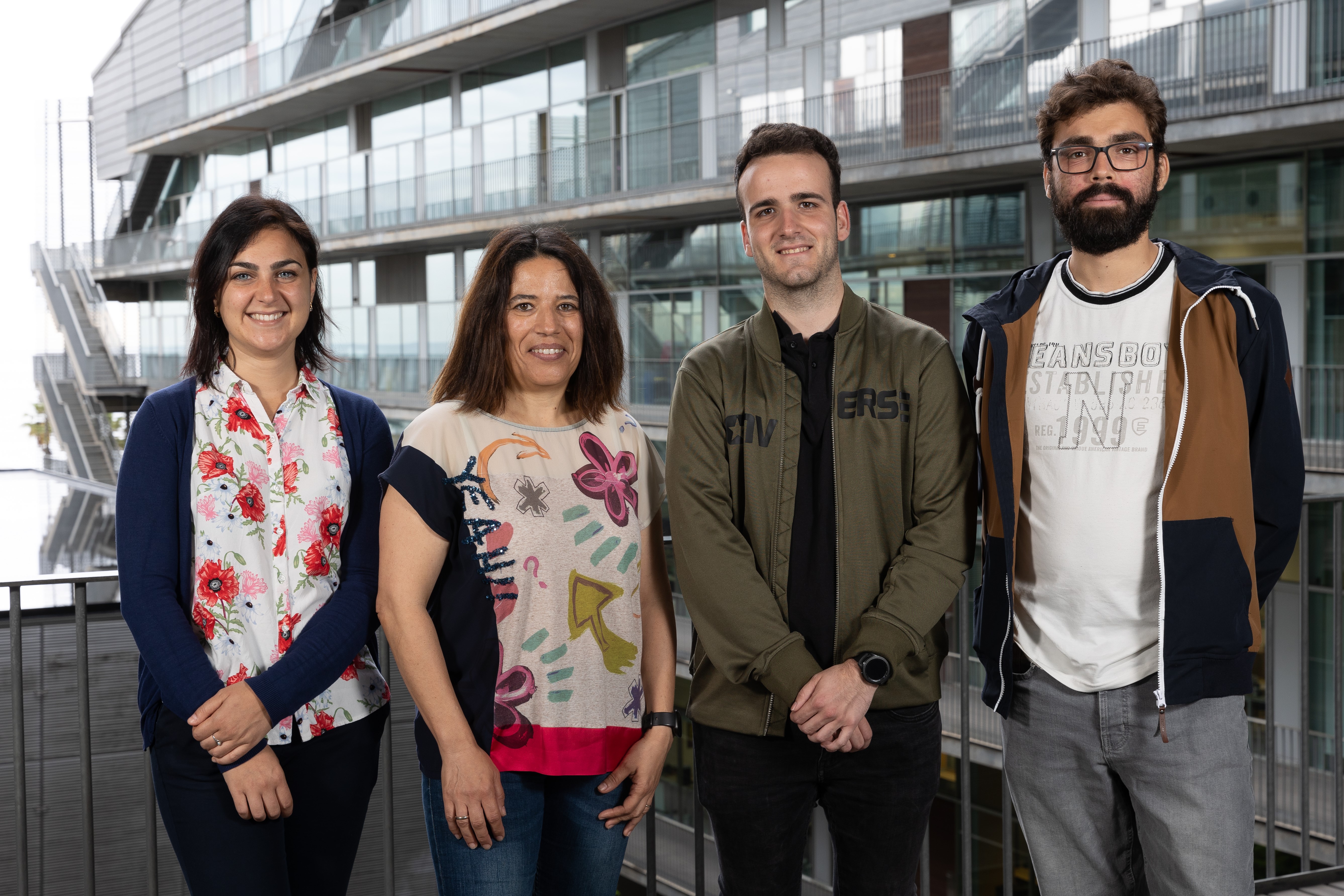 Imatge inicial - Research group of the study led by Elena Bosch, current leader of the Population Evolutionary Genetics group at IBE. From left to right: Barbara Sinigaglia, Elena Bosch, Jorge Escudero, and Jorge Garcia.