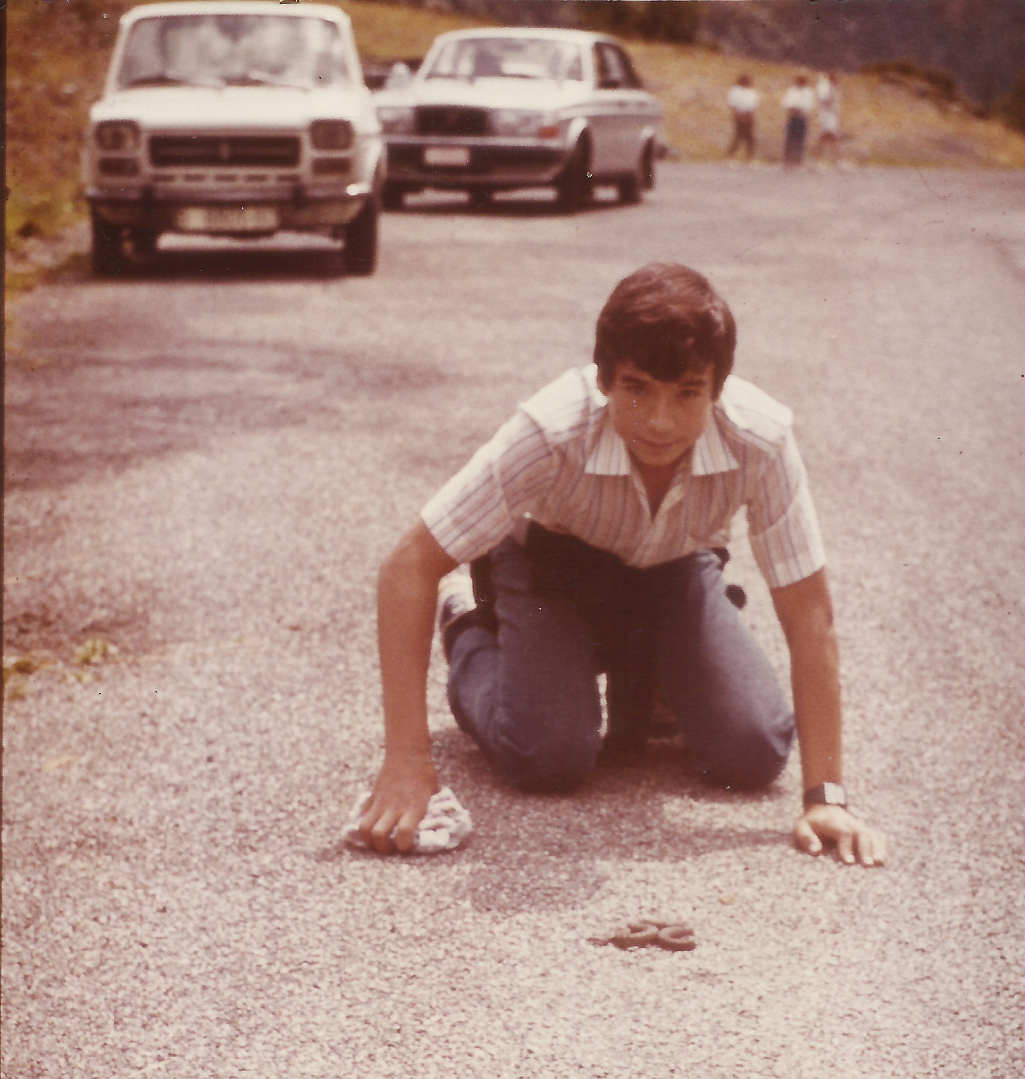 Salvador Carranza a Andorra, l'estiu de 1984. "En un viatge familiar, vaig trobar un escurçó pirinenc (Vipera aspis)", comenta Carranza. Gairebé 40 anys després el seu grup de recerca treballa amb aquesta espècie, seqüenciant el seu genoma i analitzant les toxines del seu verí.