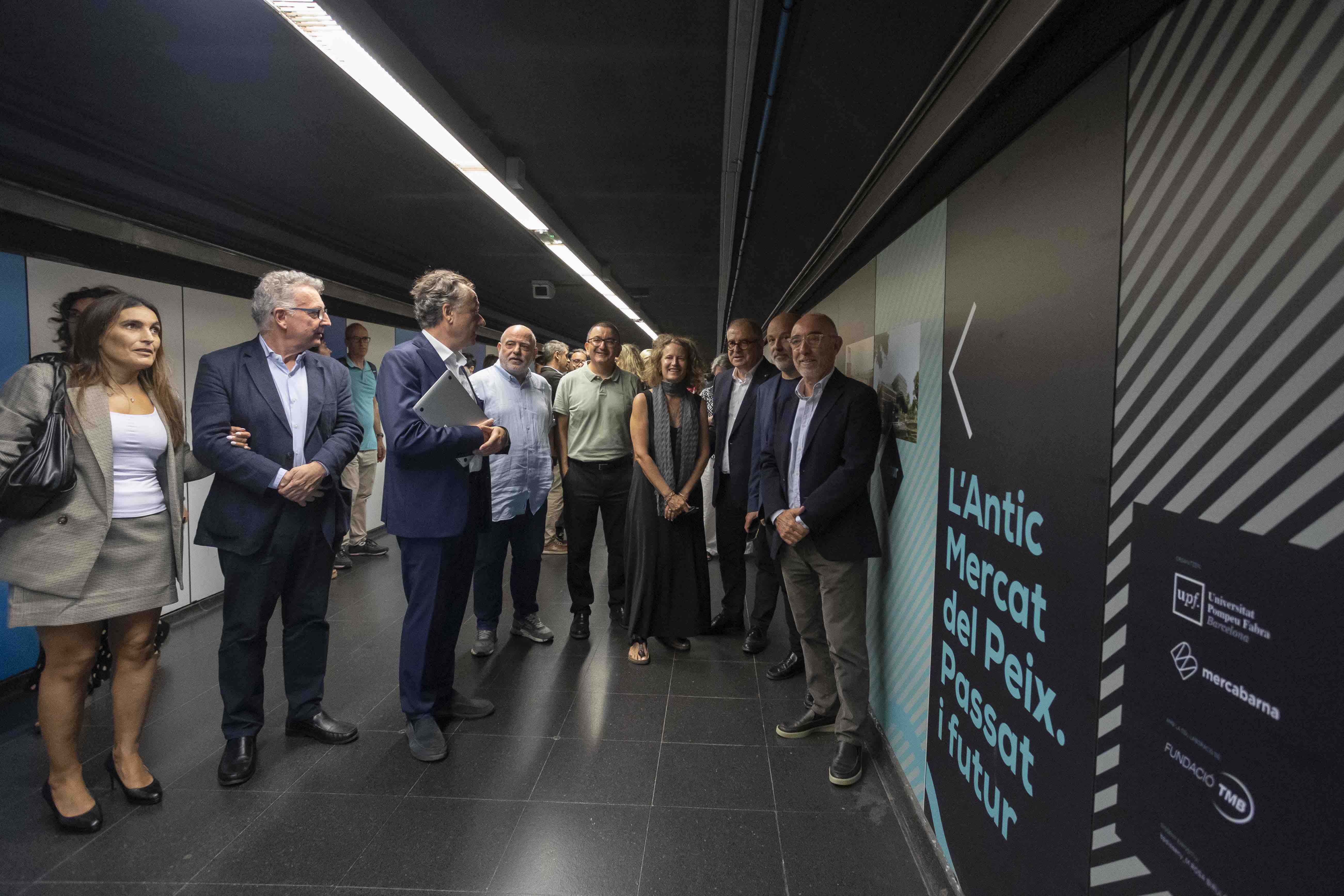 Image of the opening of the exhibition in the Barcelona metro. Credit: UPF. Imatge inicial - Image of the opening of the exhibition in the Barcelona metro. Credit: UPF.