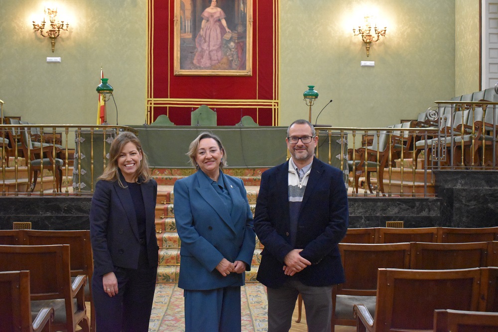 María Mittelbrunn, Ángela Nieto y Tomàs Marquès, en la Real Academia de Ciencias. Foto: RAC Imatge inicial - María Mittelbrunn, Ángela Nieto y Tomàs Marquès, en la Real Academia de Ciencias. Foto: RAC