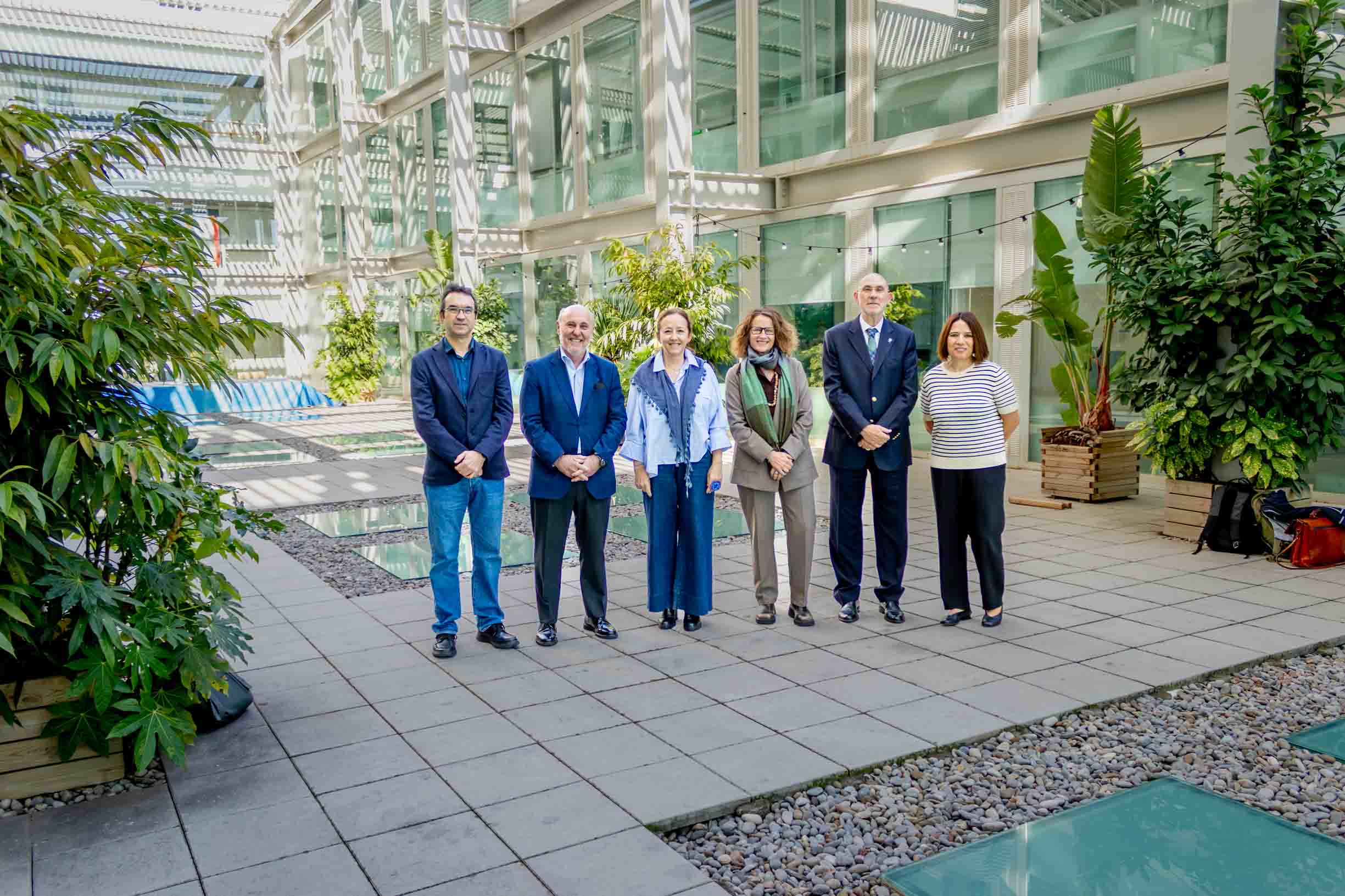 From left to right: Salvador Carranza, Ignacio Gutiérrez, Eloísa del Pino, Laia de Nadal, Luís Calvo, Elena Bosch. Imatge inicial - From left to right: Salvador Carranza, Ignacio Gutiérrez, Eloísa del Pino, Laia de Nadal, Luís Calvo, Elena Bosch.